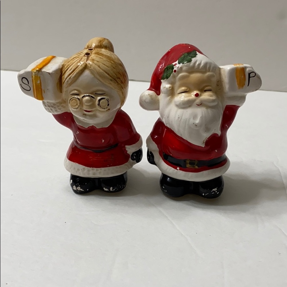 Mr. & Mrs. Santa Claus salt & pepper shaker